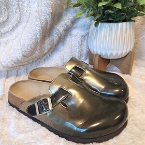 Birkenstock Shiny Black Clogs